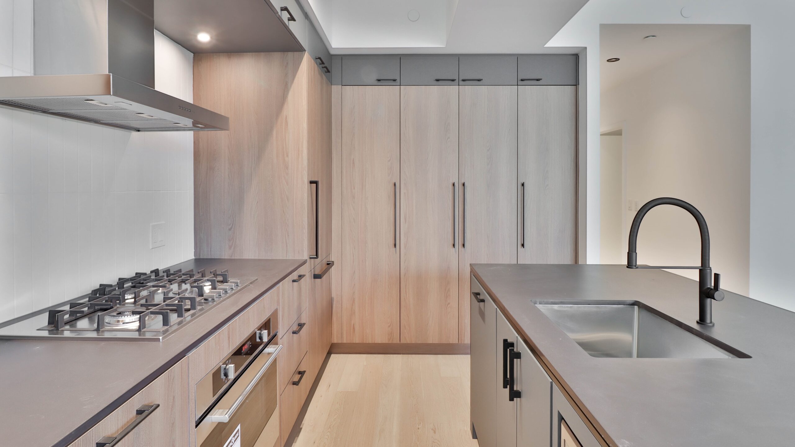 2022 design trends - black accents